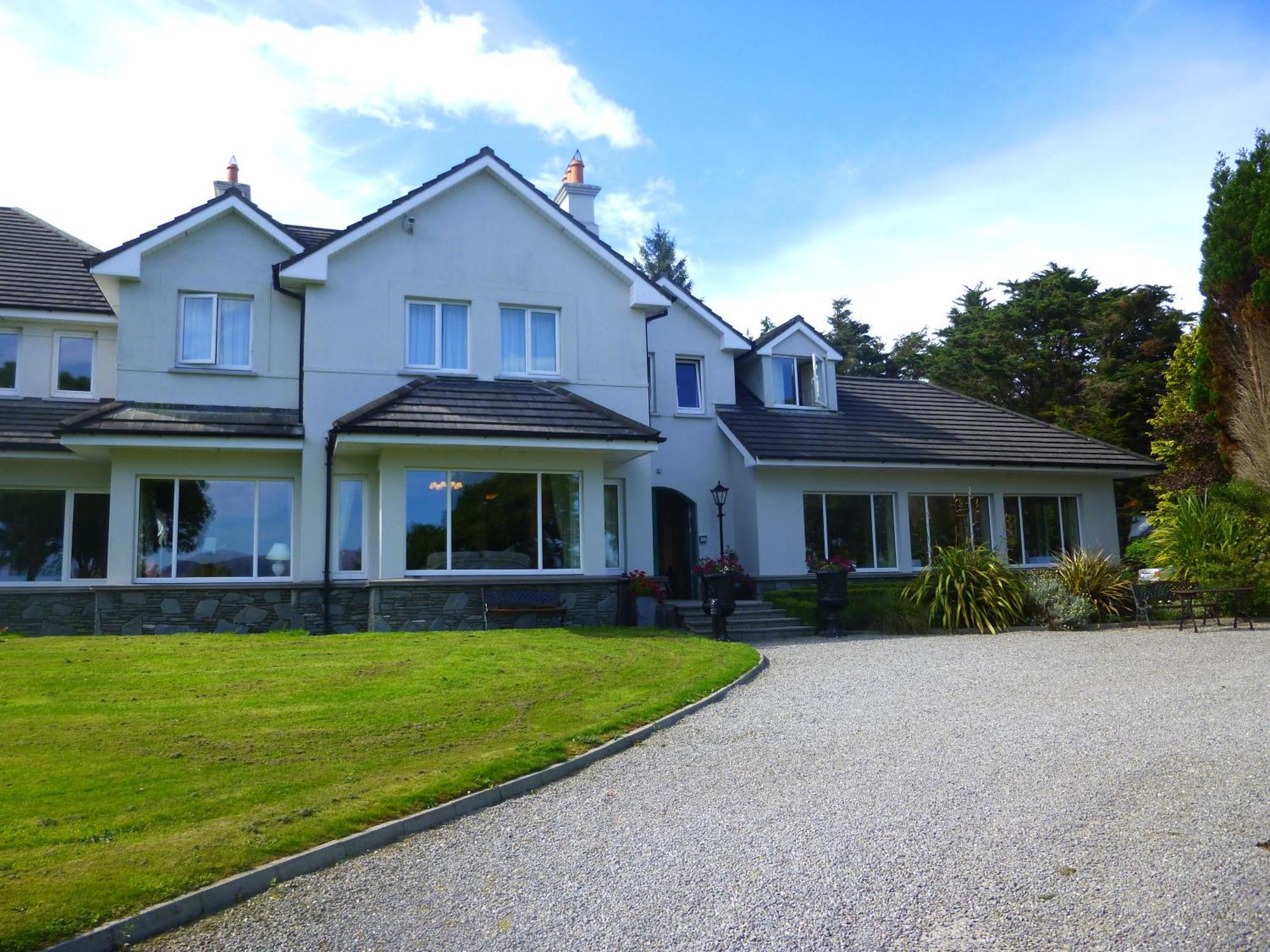 Loch Lein Country House คิลลาร์นีย์ ภายนอก รูปภาพ